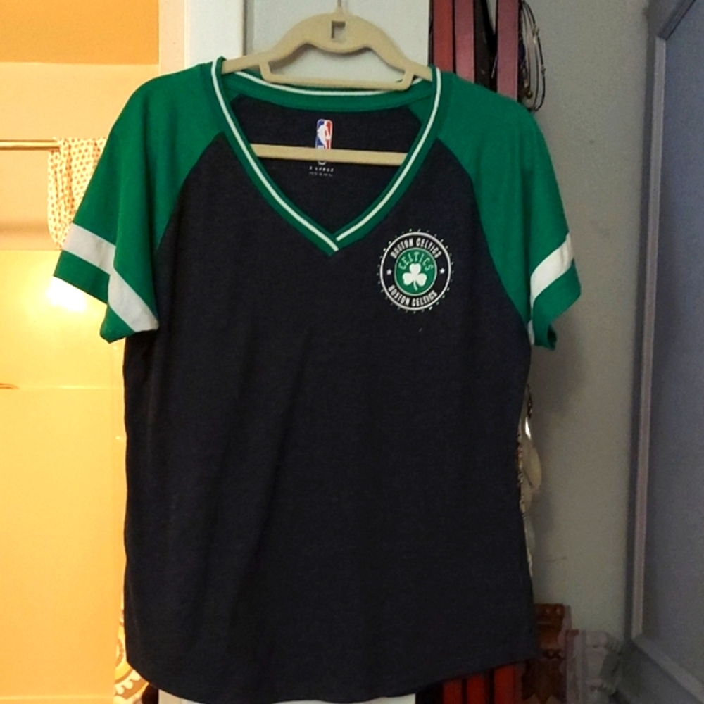 NBA Womens Boston Celtics Embellished Raglan V Neck T Shirt Sz XL